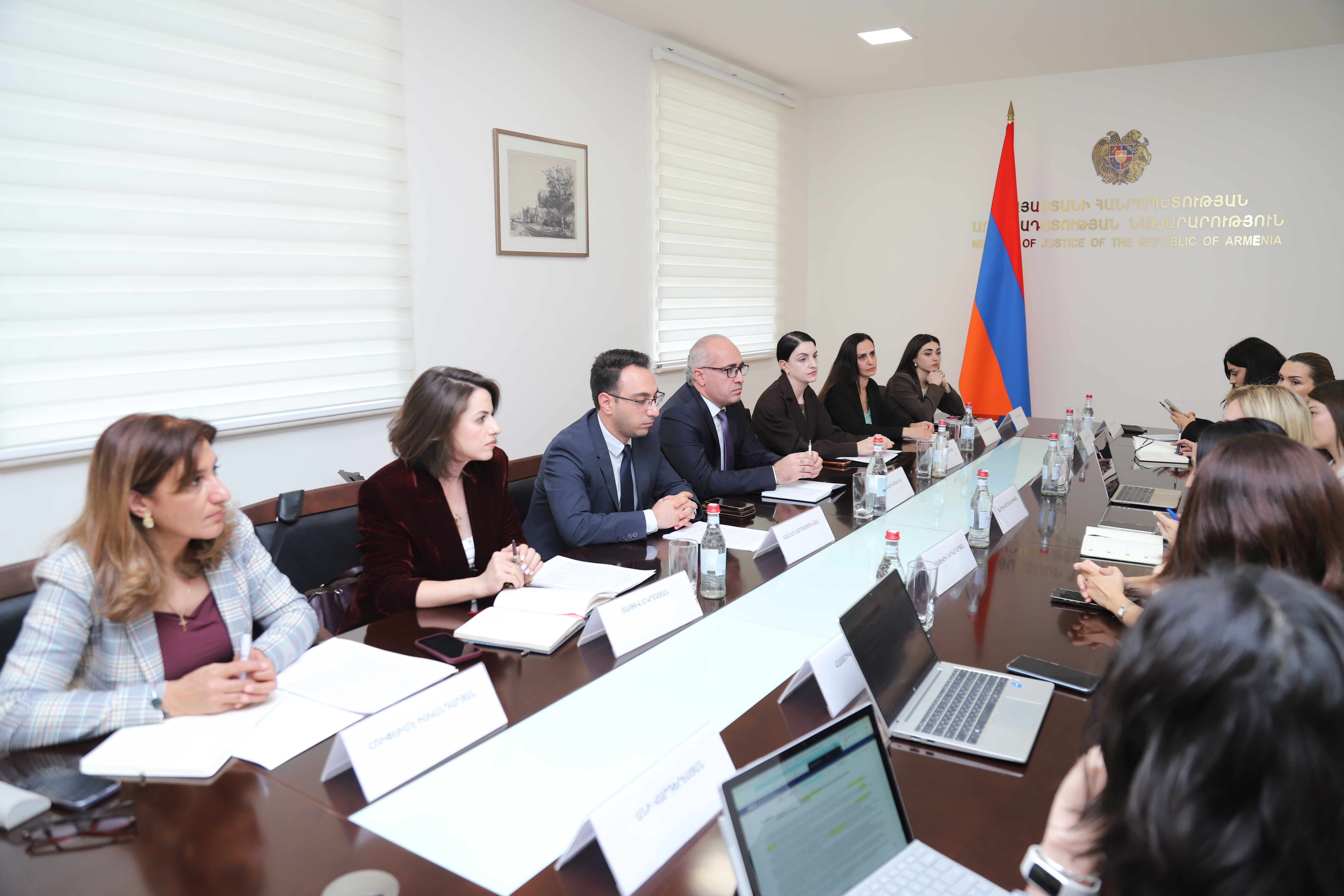 Գևորգ Քոչարյանը և նախարարության գլխավոր քարտուղար Համլետ Հարությունյանն ընդունել են ՀՀ կենտրոնական բանկի Ֆինանսական դիտարկումների կենտրոնի ղեկավարին և ԿԲ ներկայացուցիչներին